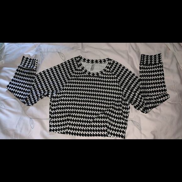 American Apparel Other - American apparel black and white long sleeve shirt American Apparel Other - American apparel black and white long sleeve shirt